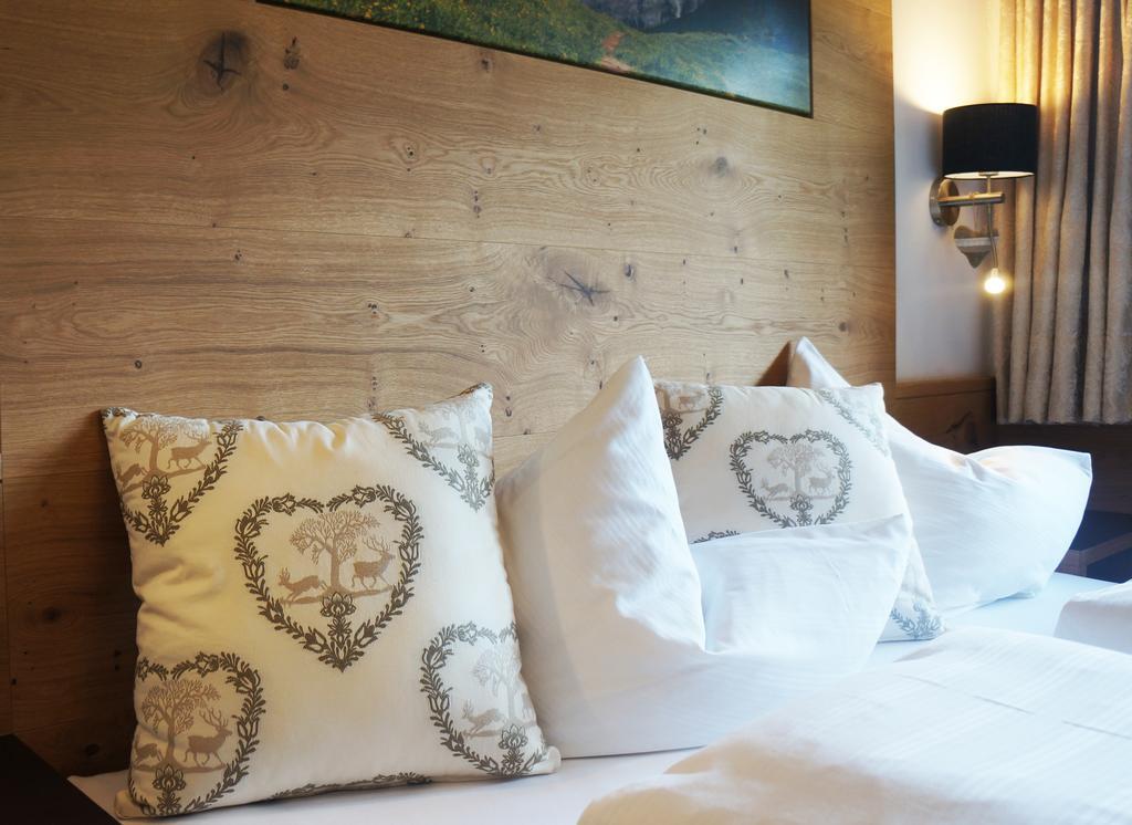 Aparthotel Landhaus St. Joseph Mayrhofen Esterno foto