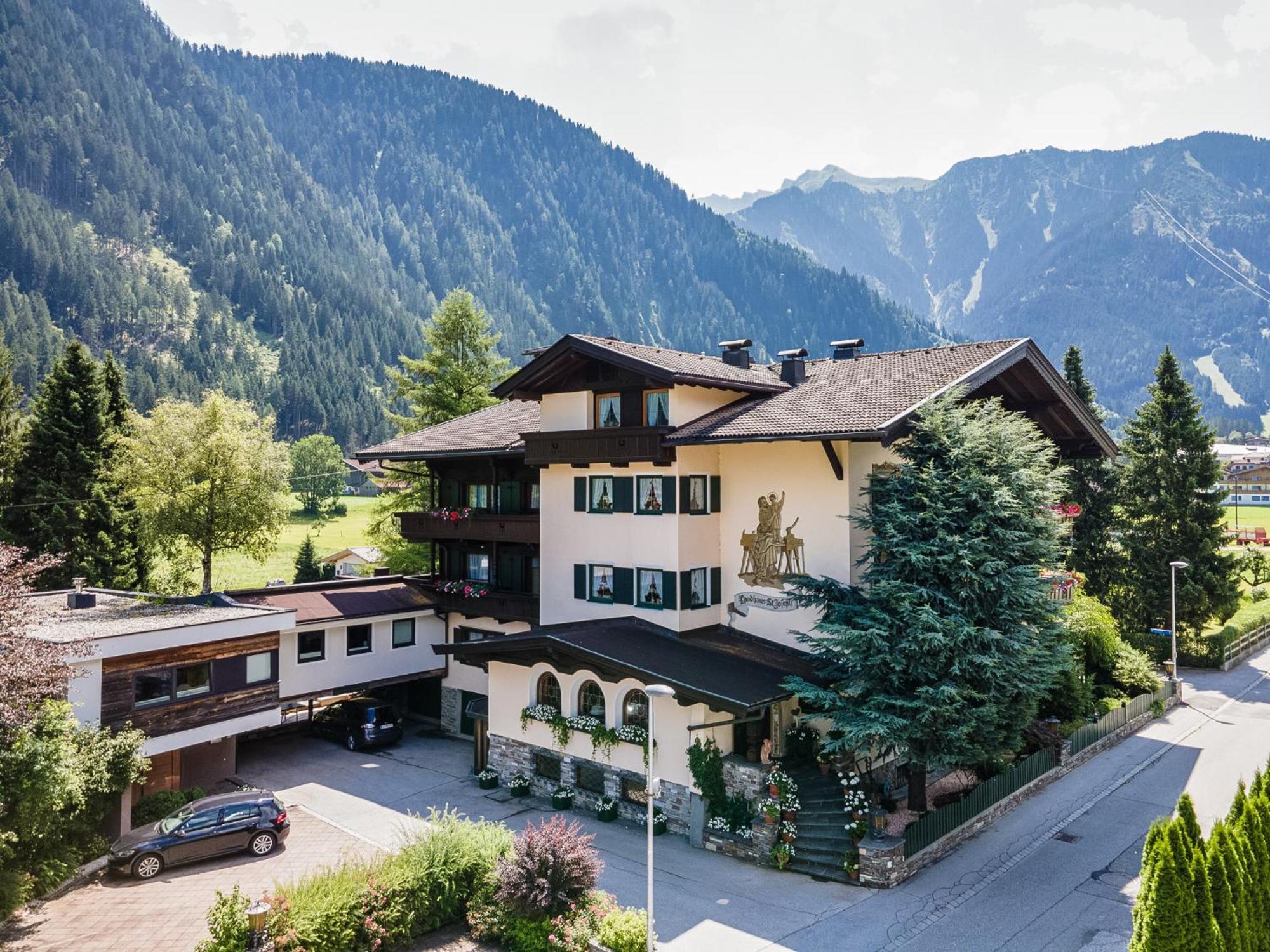 Aparthotel Landhaus St. Joseph Mayrhofen Esterno foto
