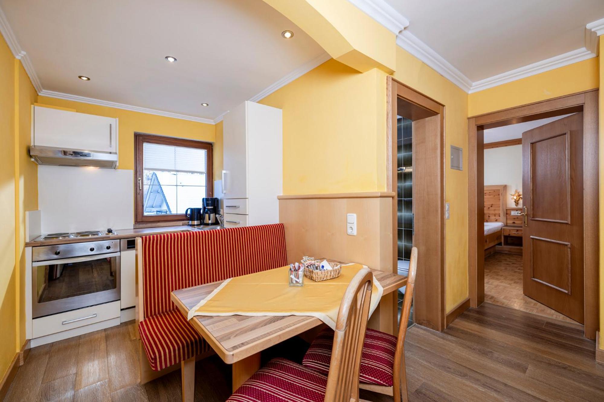 Aparthotel Landhaus St. Joseph Mayrhofen Esterno foto