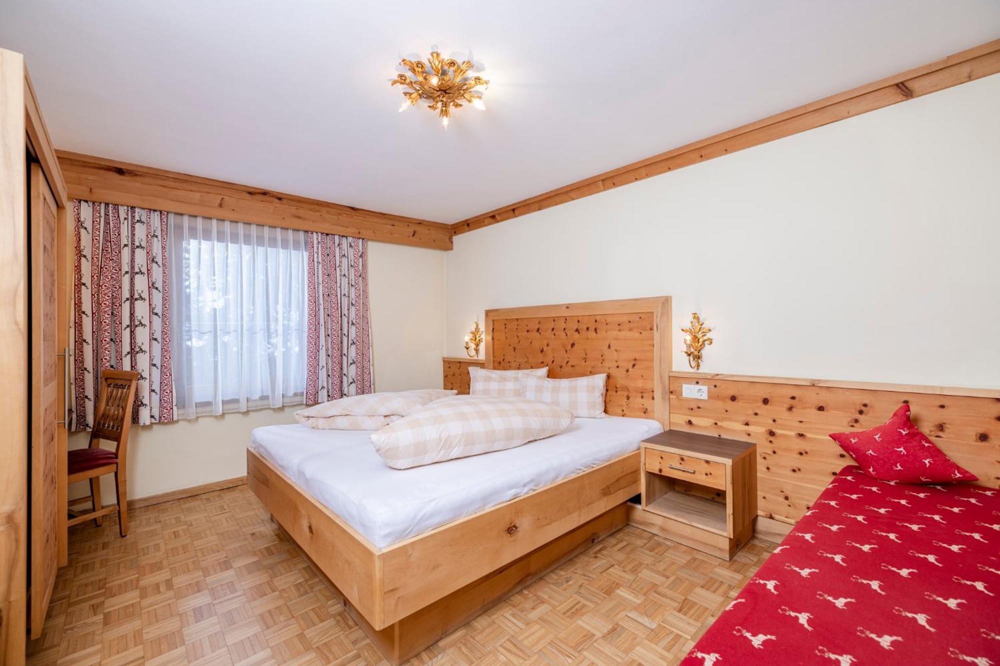Aparthotel Landhaus St. Joseph Mayrhofen Esterno foto