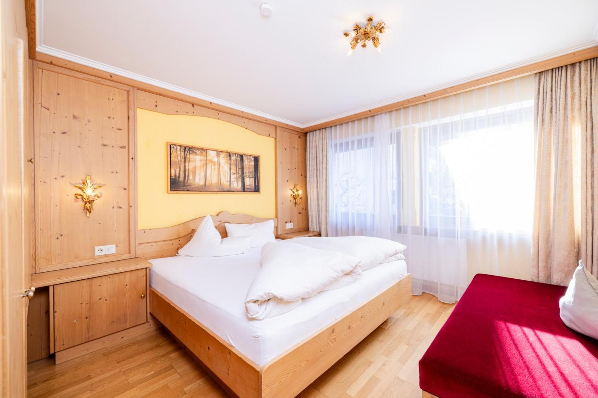 Aparthotel Landhaus St. Joseph Mayrhofen Esterno foto