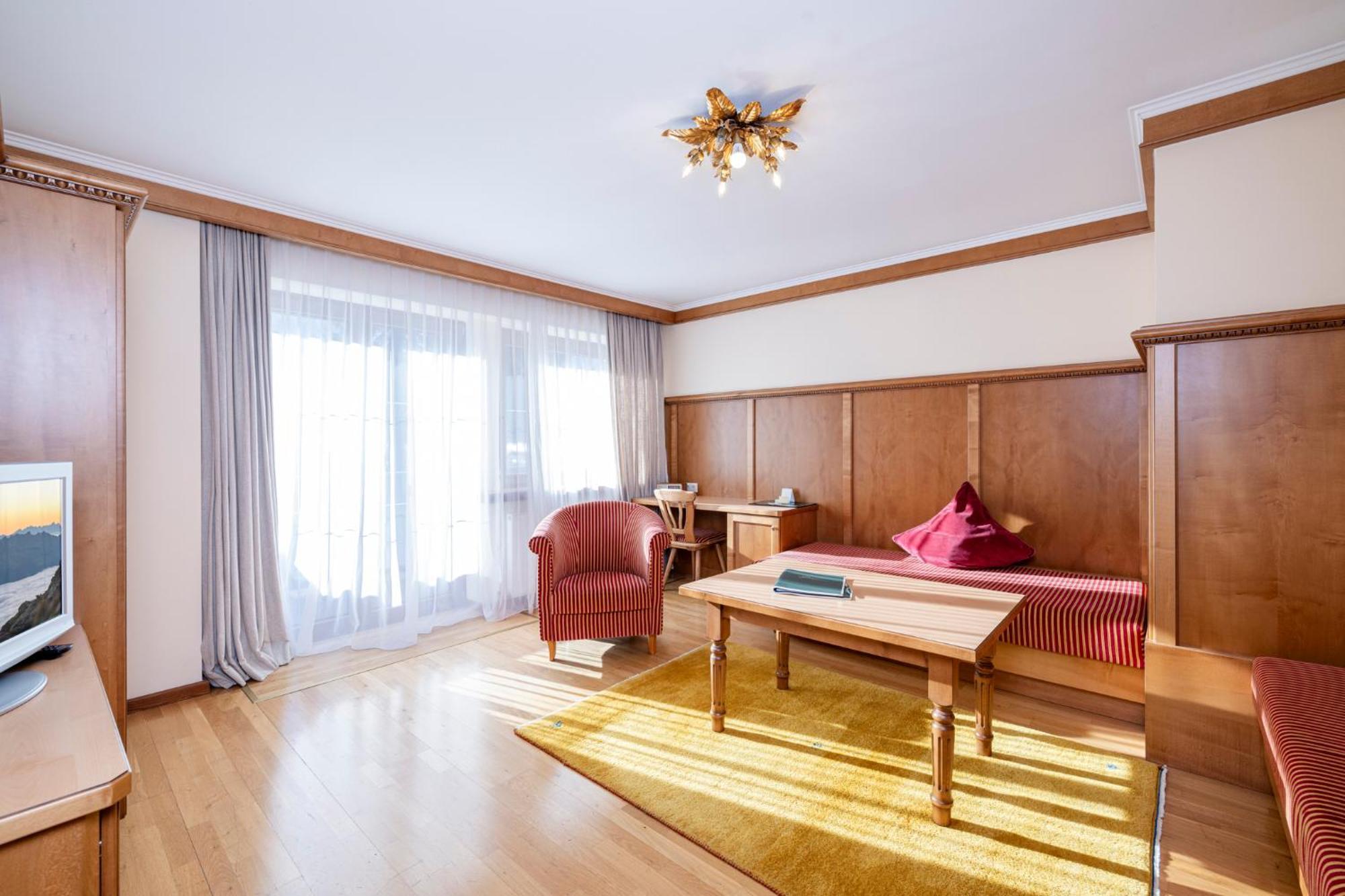 Aparthotel Landhaus St. Joseph Mayrhofen Esterno foto