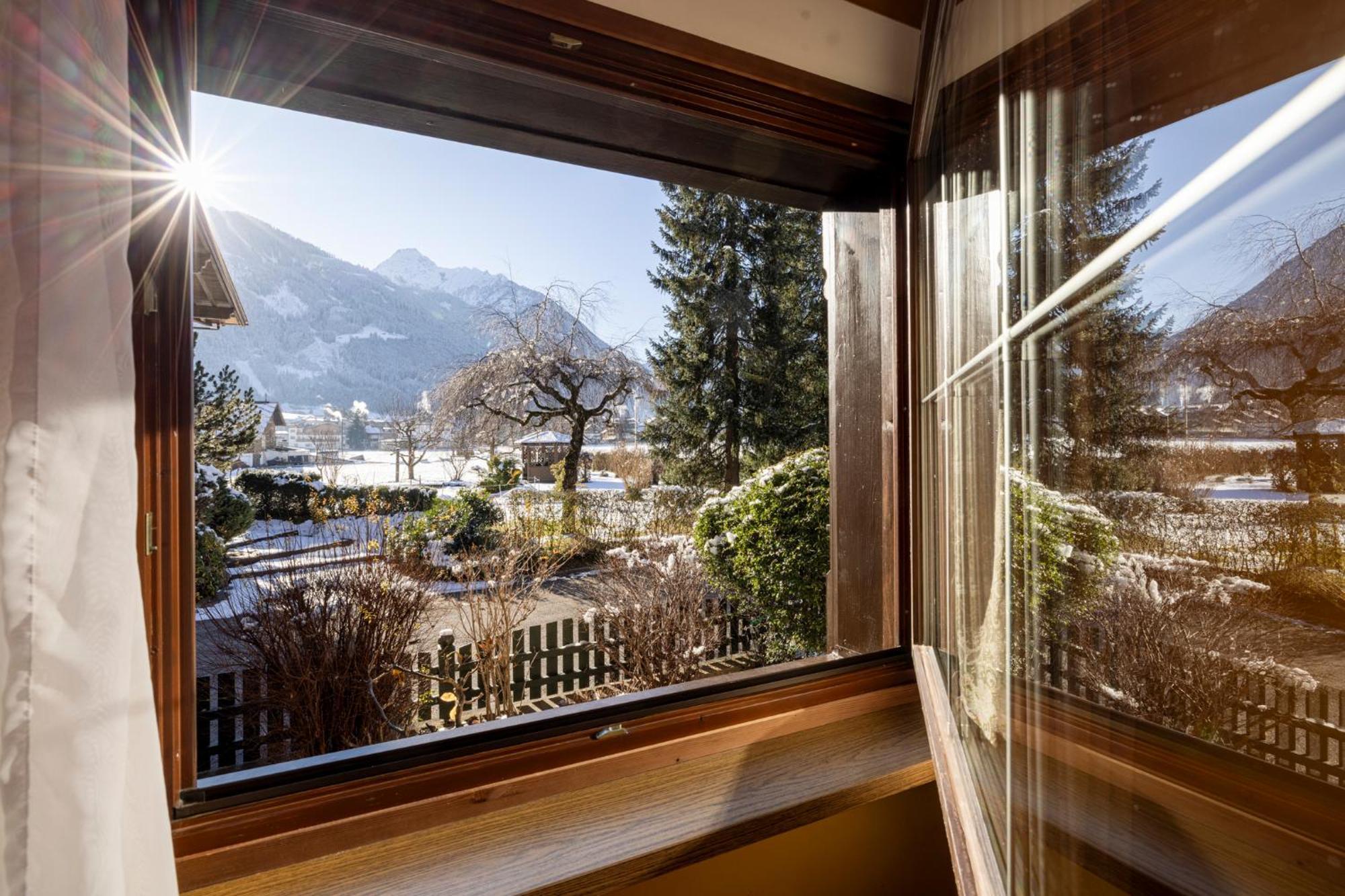 Aparthotel Landhaus St. Joseph Mayrhofen Esterno foto