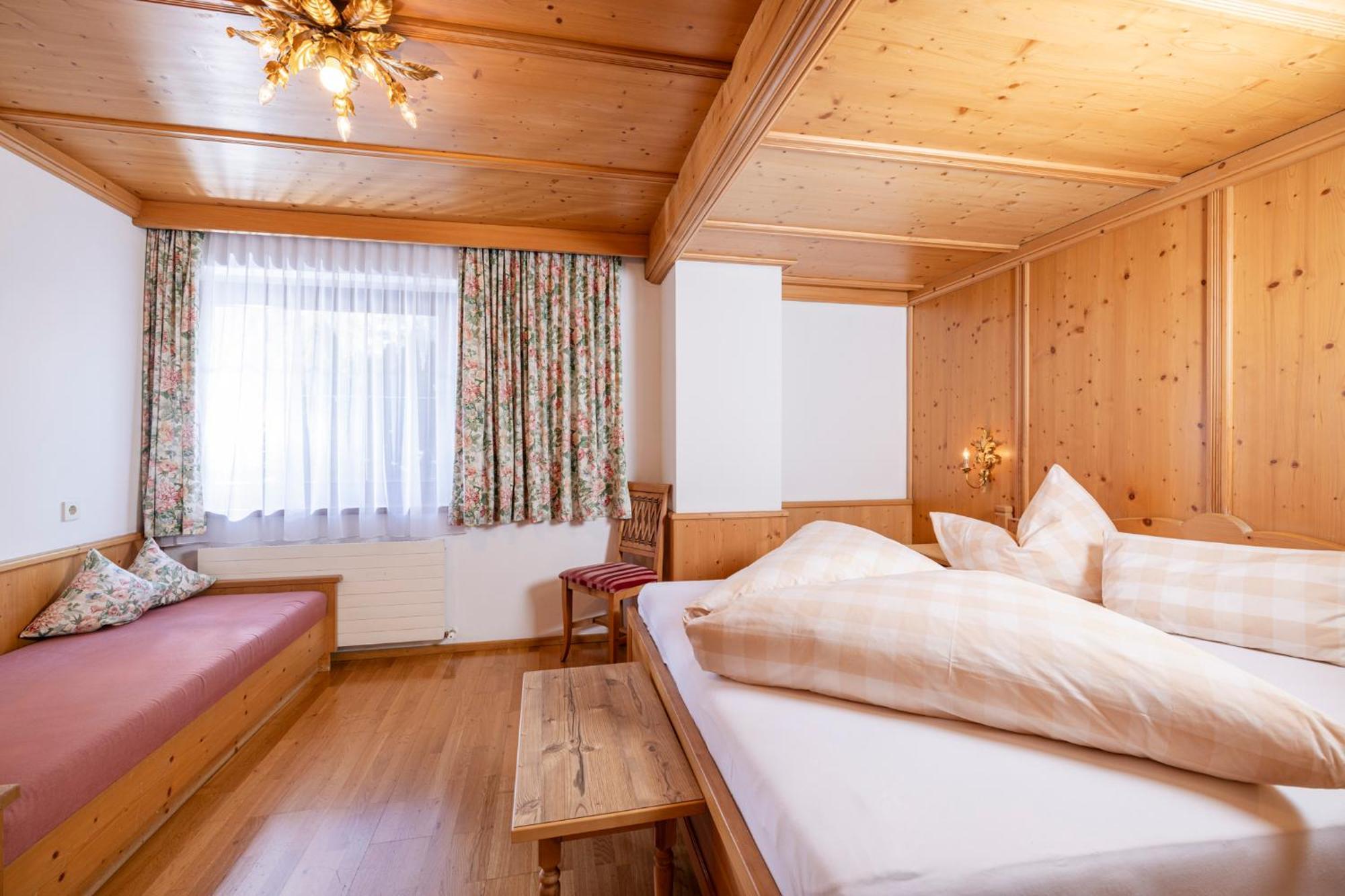 Aparthotel Landhaus St. Joseph Mayrhofen Esterno foto