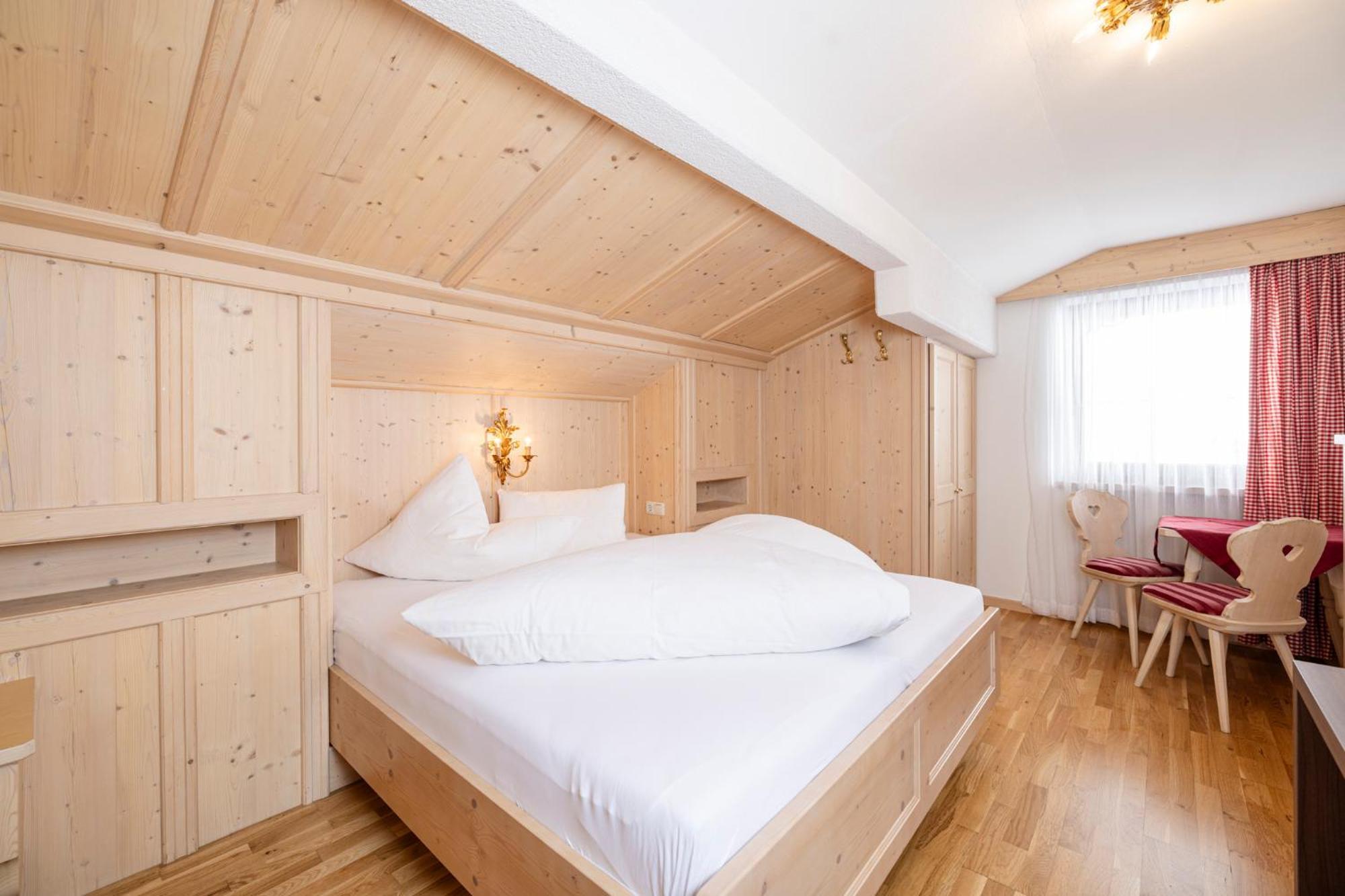 Aparthotel Landhaus St. Joseph Mayrhofen Esterno foto