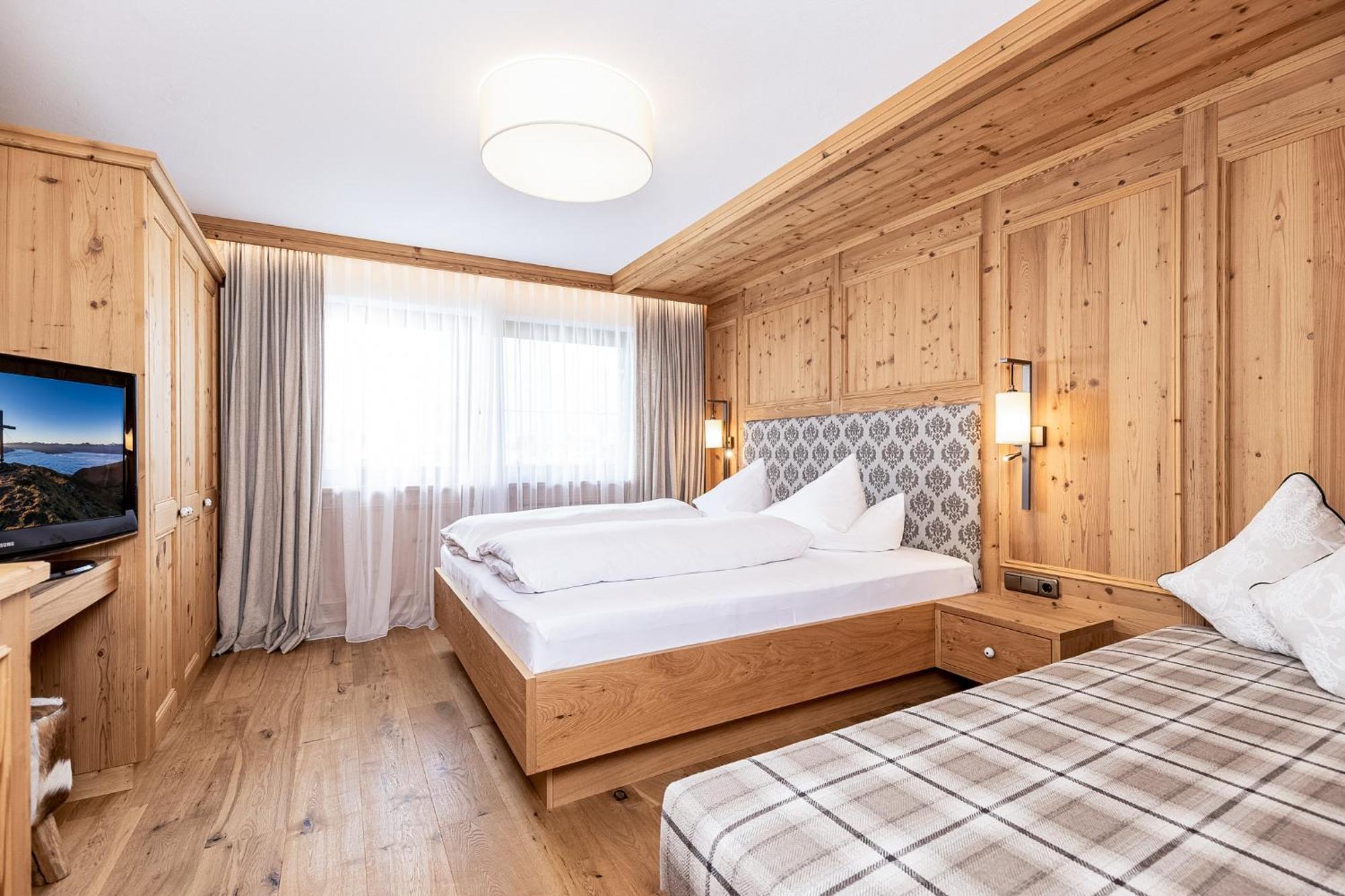 Aparthotel Landhaus St. Joseph Mayrhofen Esterno foto