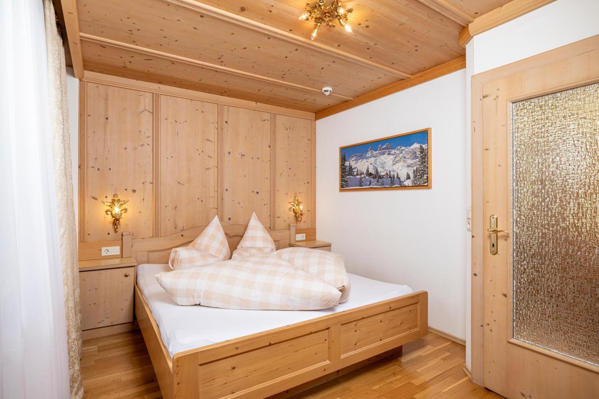 Aparthotel Landhaus St. Joseph Mayrhofen Esterno foto