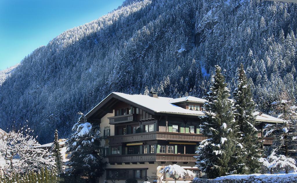 Aparthotel Landhaus St. Joseph Mayrhofen Esterno foto
